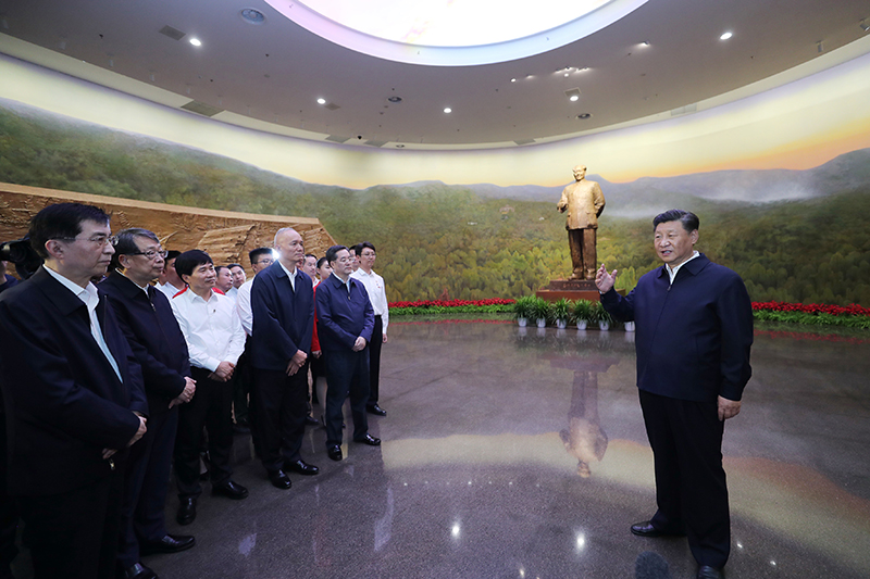 9月12日，中共中央總書記、國家主席、中央軍委主席習(xí)近平視察中共中央北京香山革命紀(jì)念地。這是習(xí)近平在香山革命紀(jì)念館參觀《為新中國奠基》主題展覽，并發(fā)表重要講話。